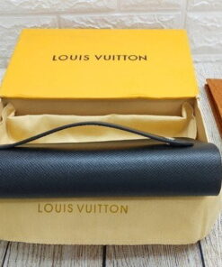 clutch cam tay louis vuitton voc28 5