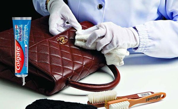 Làm sạch túi da bằng kem đánh răng nhanh và hiệu quả